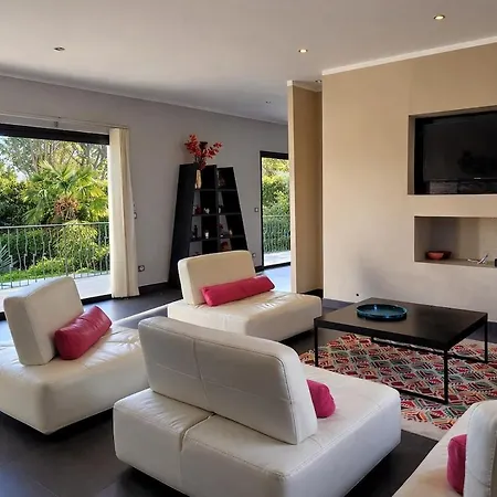Villa Grande Contemporaine Avec Piscine *