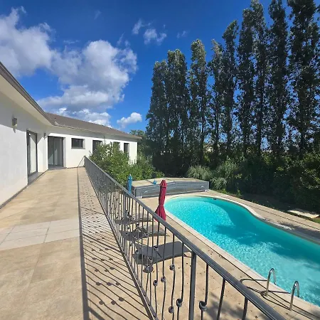 Grande Contemporaine Avec Piscine *
