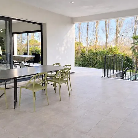 Villa Grande Contemporaine Avec Piscine