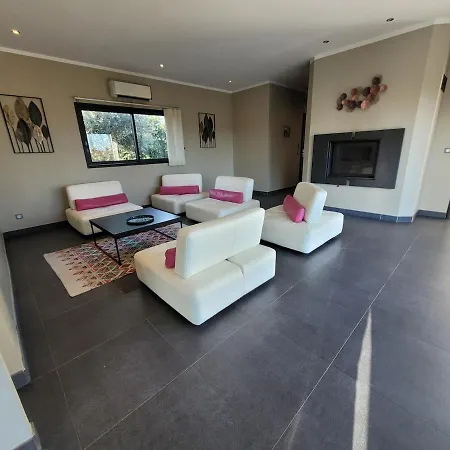 Grande Contemporaine Avec Piscine Villa